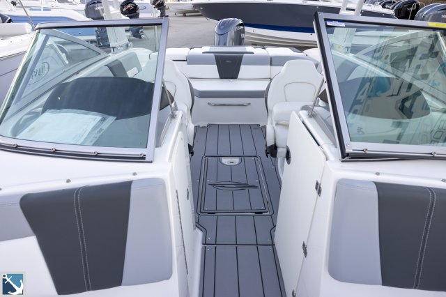 New 2024 Chaparral 23 SSi OB  Boat for sale
